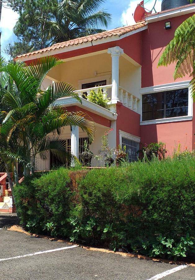 La Famosa Costillas A La Lena Jarabacoa Dış mekan fotoğraf
